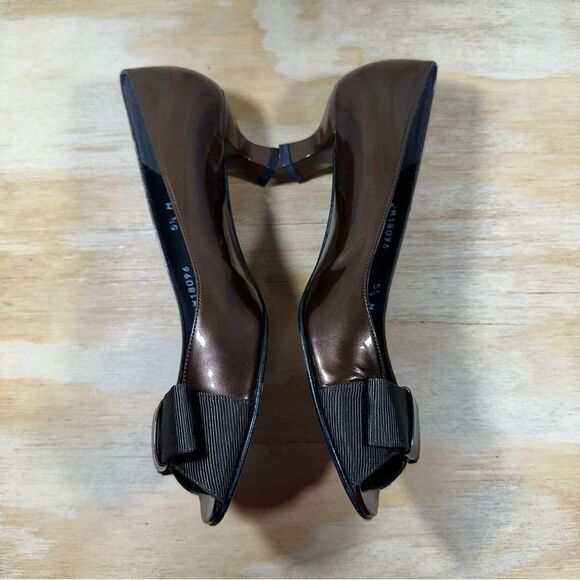 Stuart Weitzman Brown Low Heeled Pumps with Bow Detail Women’s Size 5. - Picture 6 of 8